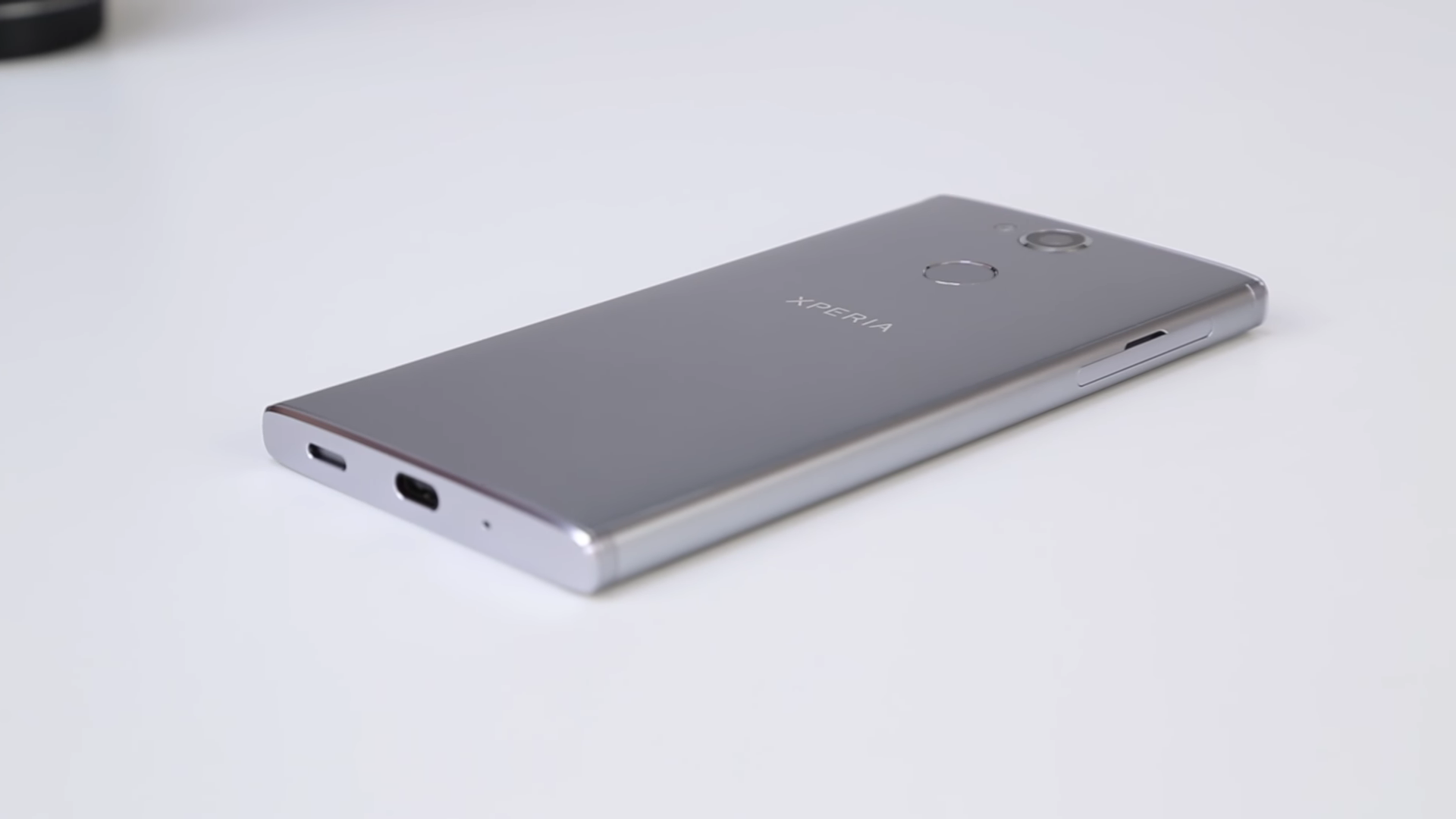 Pametni telefon Sony Xperia L2 - prednosti i mane