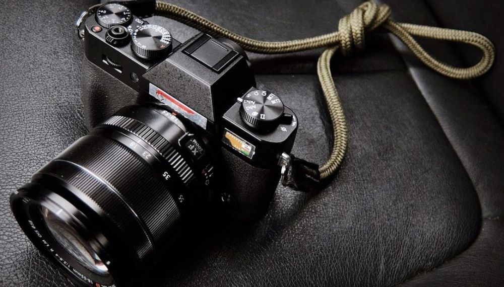 Rating of the best cameras with interchangeable lenses for 2025