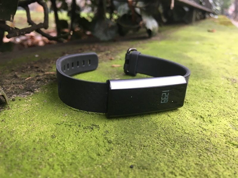 Examen des montres intelligentes et des bracelets Amazfit avec avantages et inconvénients