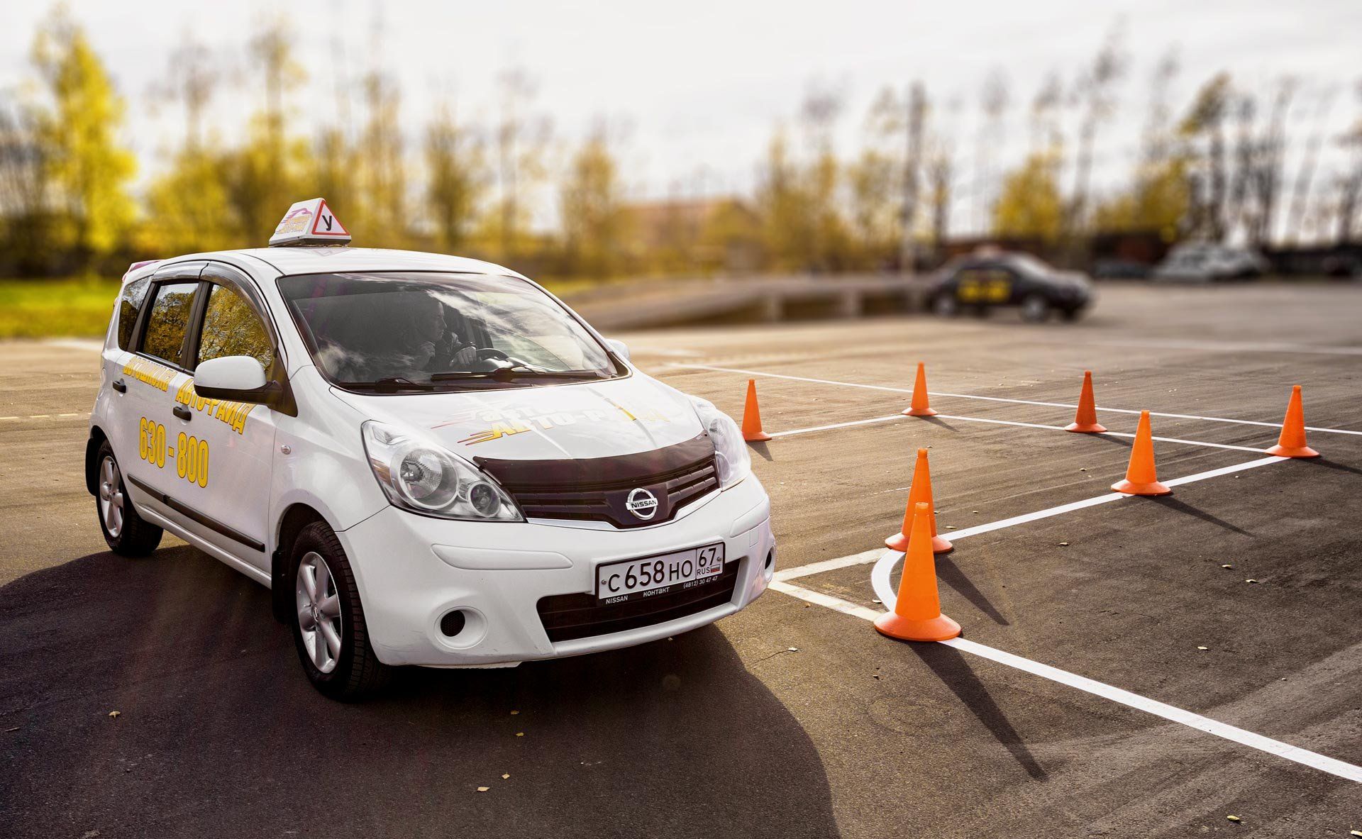 Pregled najboljih službenih autoškola u Jekaterinburgu 2025