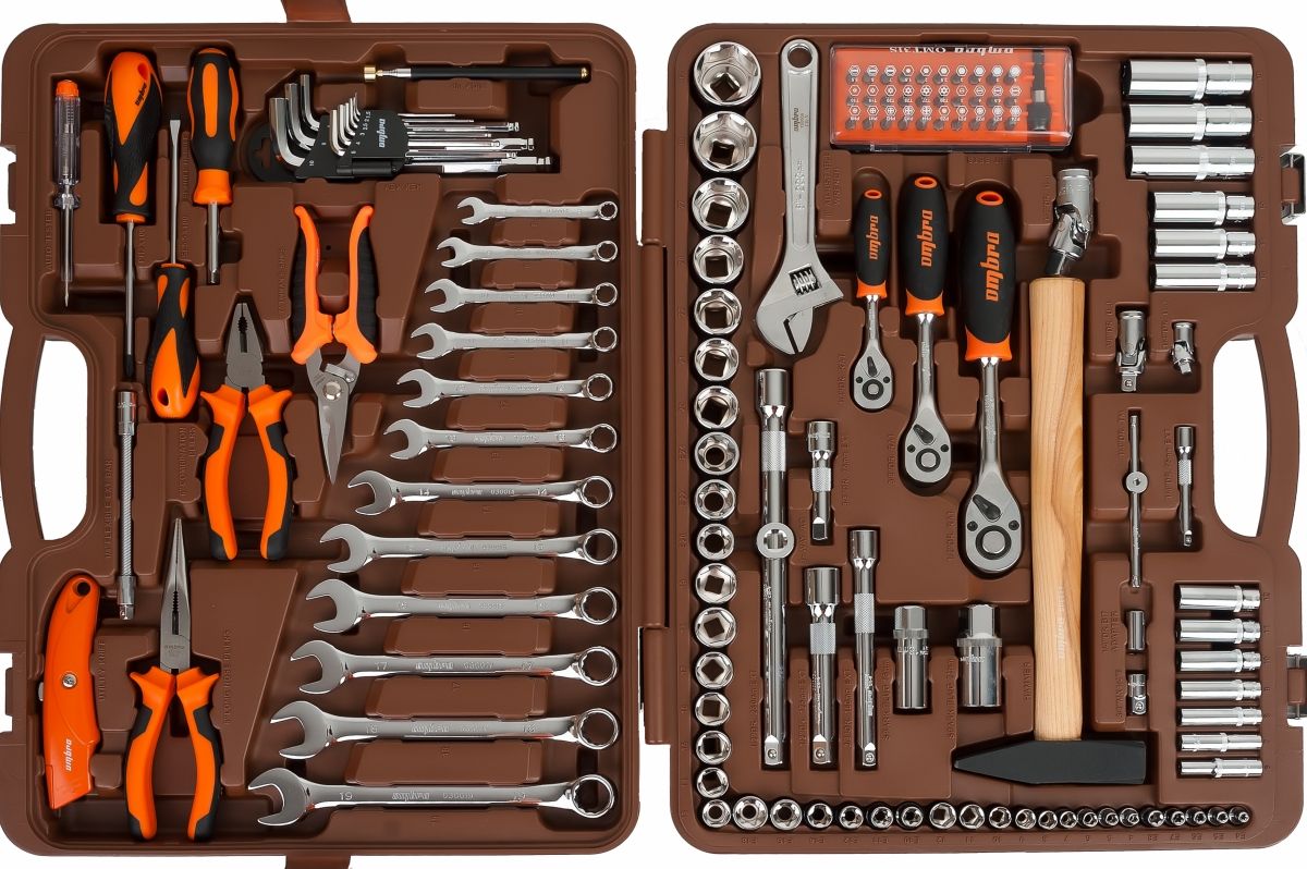 Review of the best auto tool kits in 2025