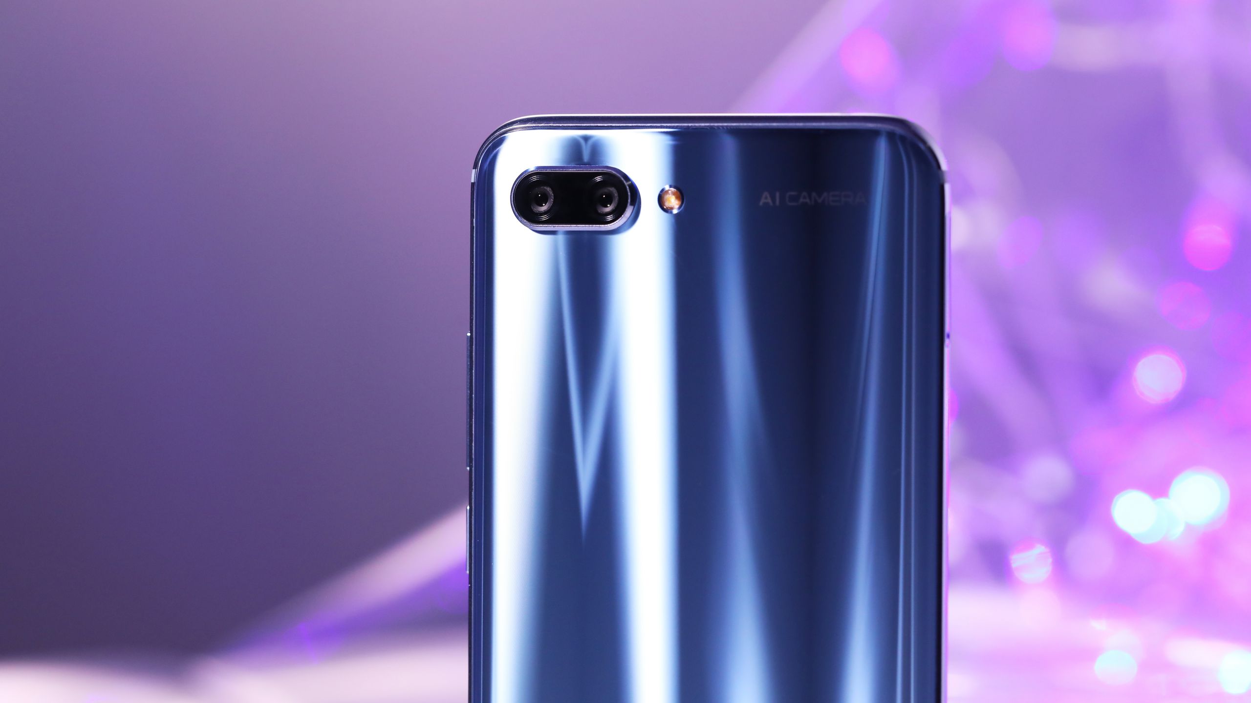 Pametni telefon Honor 10i - europska verzija popularnog vodećeg modela Honor 10