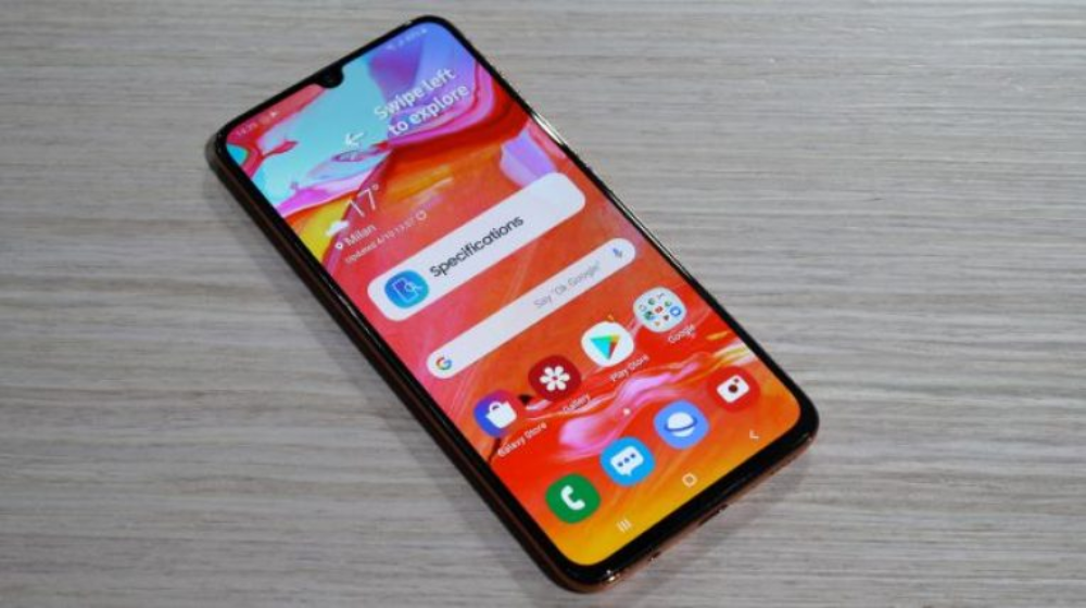 Smartphone Samsung Galaxy A70 - advantages and disadvantages