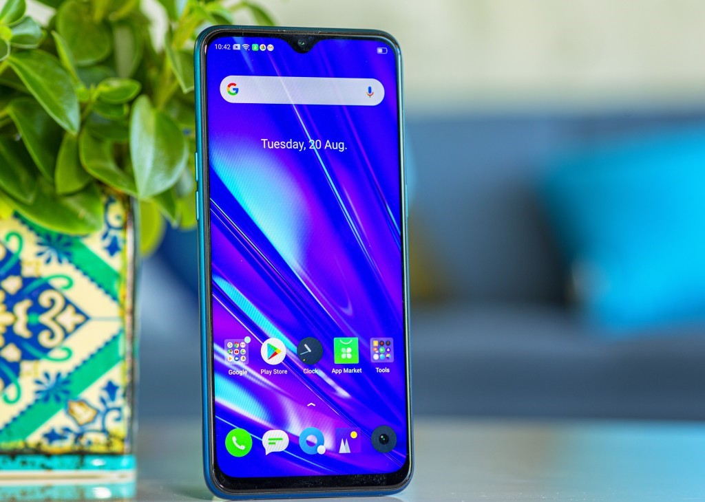 Smartphone Realme Q - advantages and disadvantages