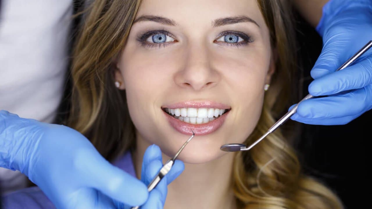 Ocjena najboljih klinika za dentalne implantate u Nižnjem Novgorodu za 2025