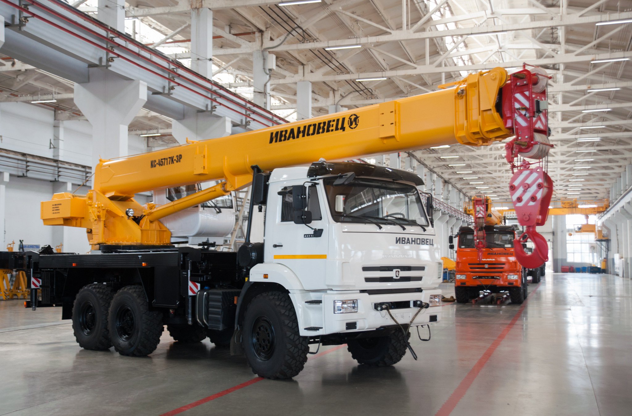 Classement des meilleures grues sur camion de fabrication russe pour 2025