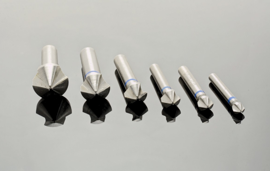 Rating of the best milling cutters for a manual router for 2025