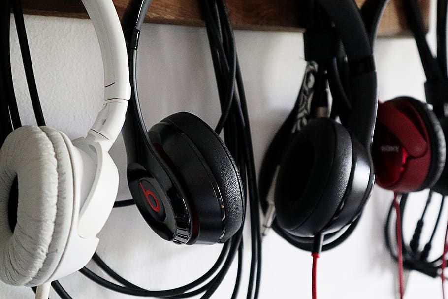 Ranking of the best headphones with high-quality sound in 2025