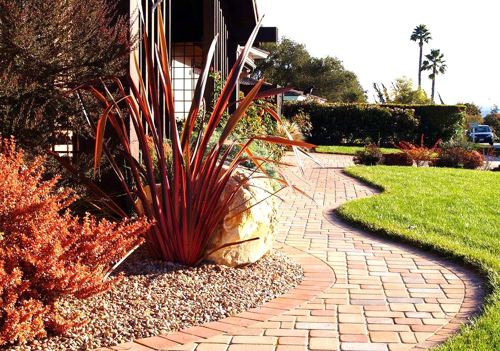 Ranking of the best materials for garden paths for 2025