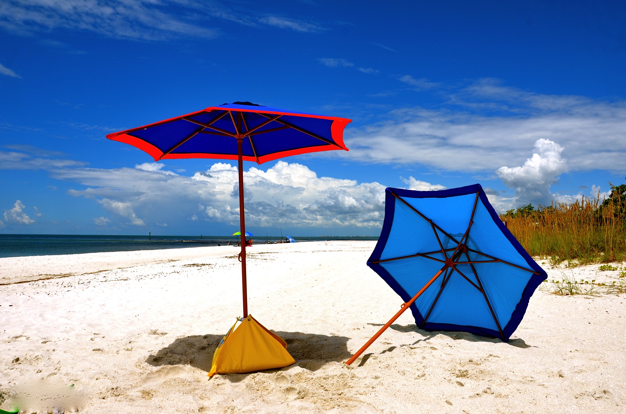 Rating of the best manufacturers of beach umbrellas for 2025