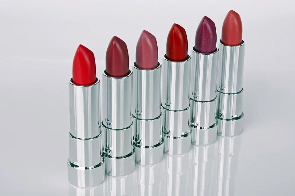 Rating of the best inexpensive lipsticks for 2025