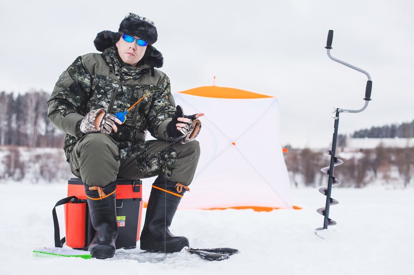 Rating of the best ice fishing boxes for 2025