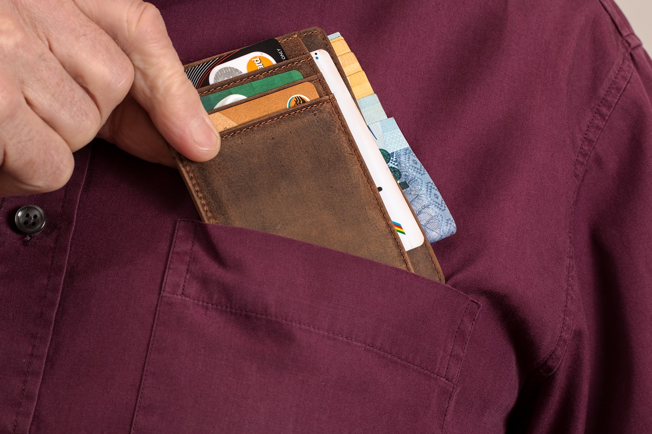 The best card cases and cardholders for 2025