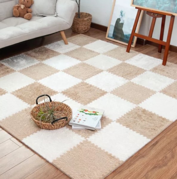 Overview of short pile puzzle carpet