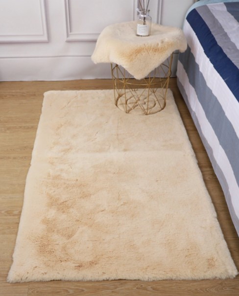 Aspect du tapis en fausse fourrure de lapin 